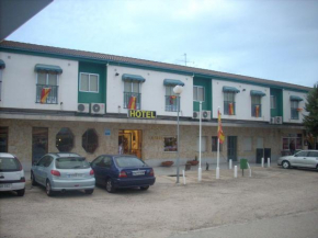 Отель Hotel Corona de Castilla  Вильярес-Де-Ла-Рейна